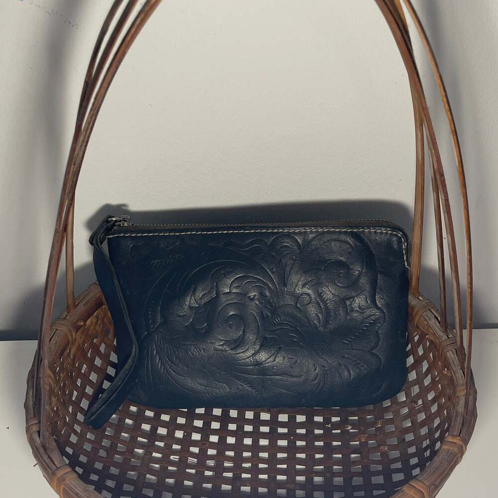 PATRICIA NASH ITALIAN LEATHER CASSINI‎ TOOLED WRISTLET IN BLACK